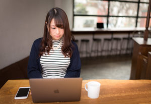 電話占いのサイトで占い師を検索